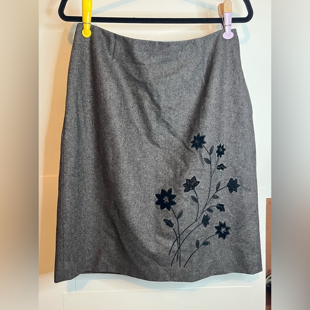 Ann Taylor Gray Pencil Skirt with Black Floral Applique